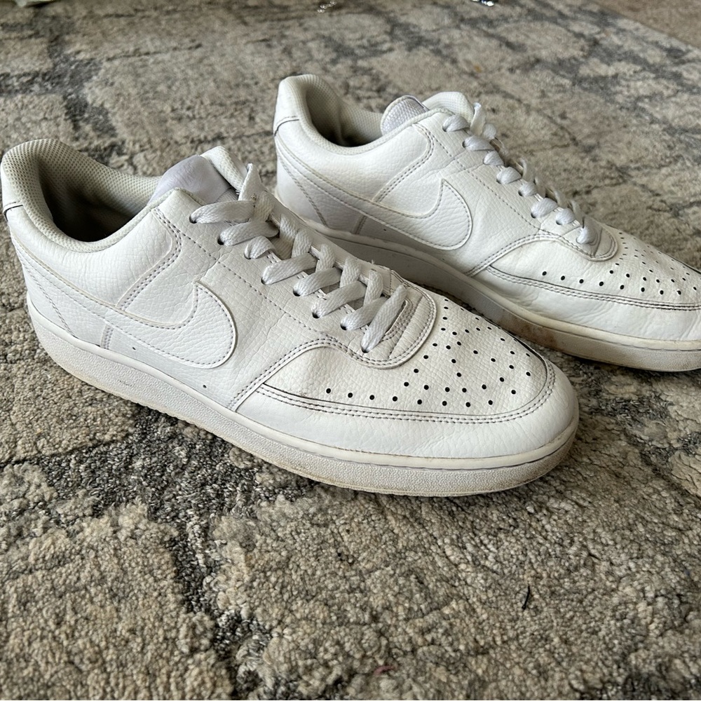 Men’s White Nike Vision Court Low Sneakers Tennis Shoes Size 9.5